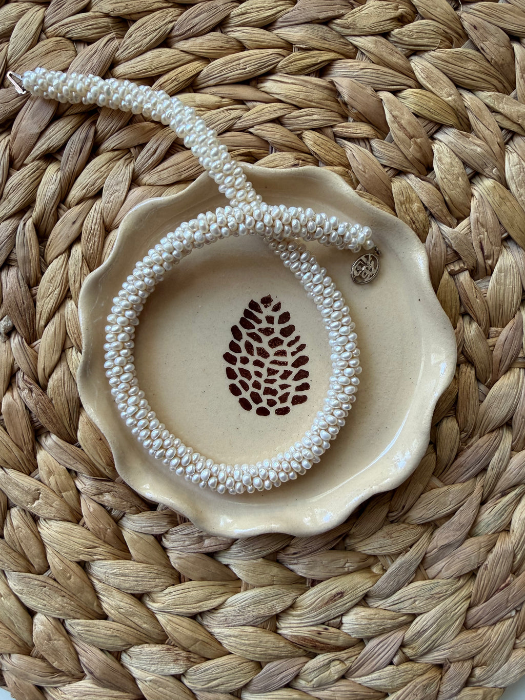 Small wavy acorn plate - speckled or beige