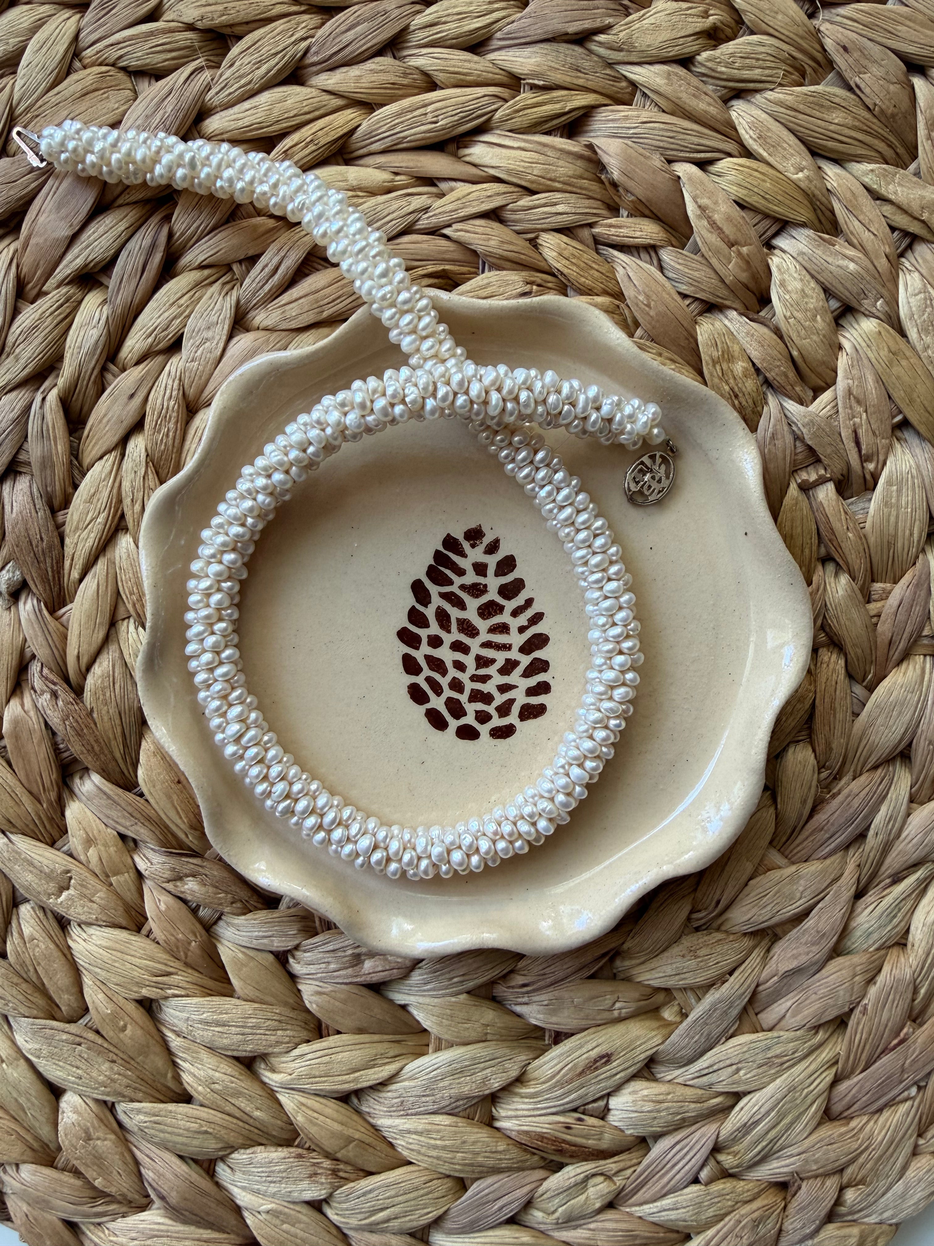 Small wavy acorn plate - speckled or beige