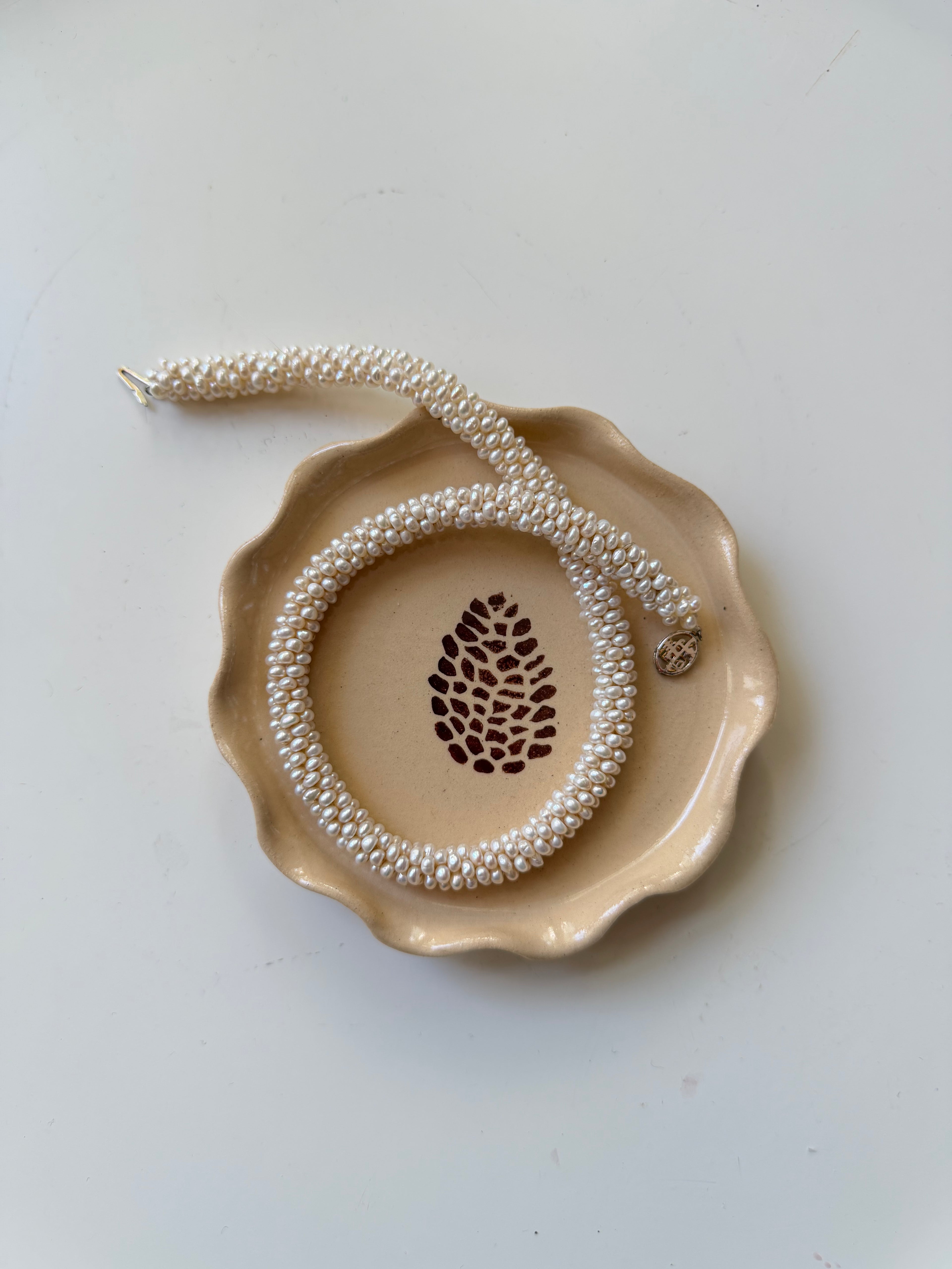 Small wavy acorn plate - speckled or beige