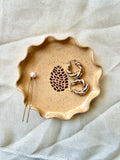 Small wavy acorn plate - speckled or beige