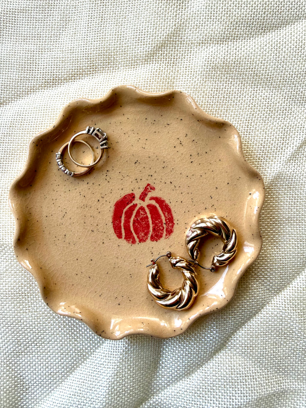 Small wavy pumpkin plate - speckled or beige