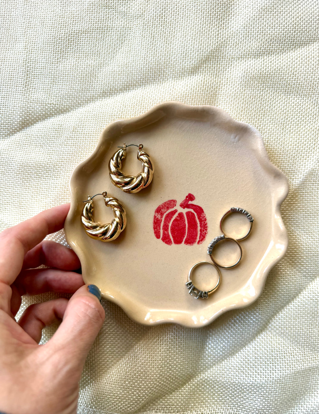 Small wavy pumpkin plate - speckled or beige